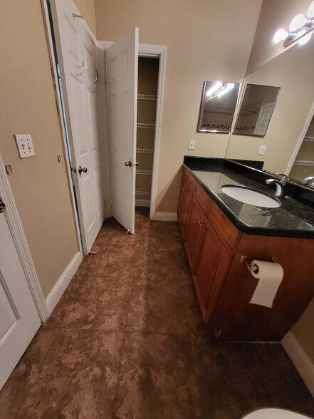 Building Photo - 2598 Robert Trent Jones Dr