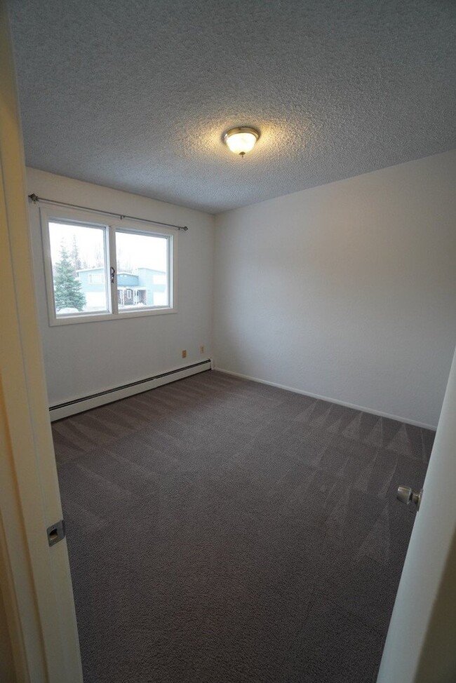 Building Photo - 3 Bedroom East Anchorage Condo!