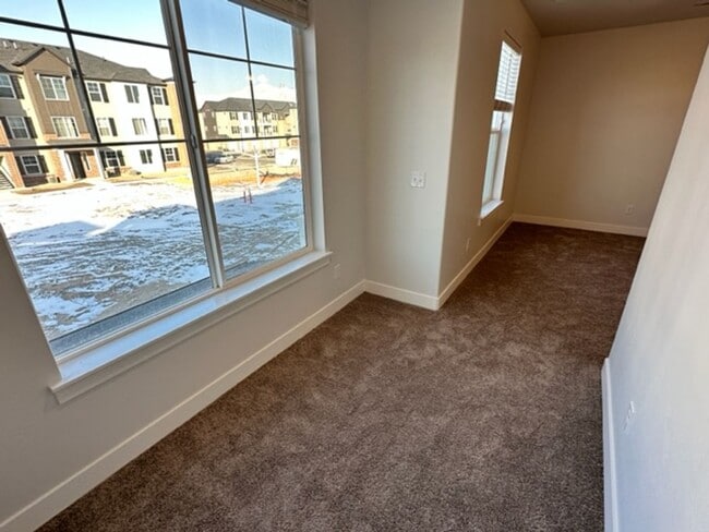 Building Photo - Gorgeous Condo!