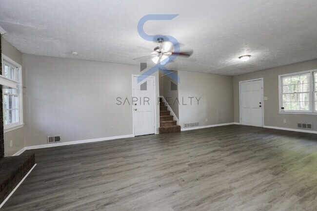 Building Photo - 43 Country Square Way