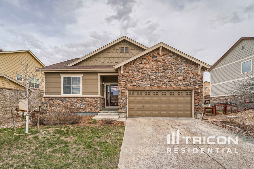 Building Photo - 26110 E Davies Dr