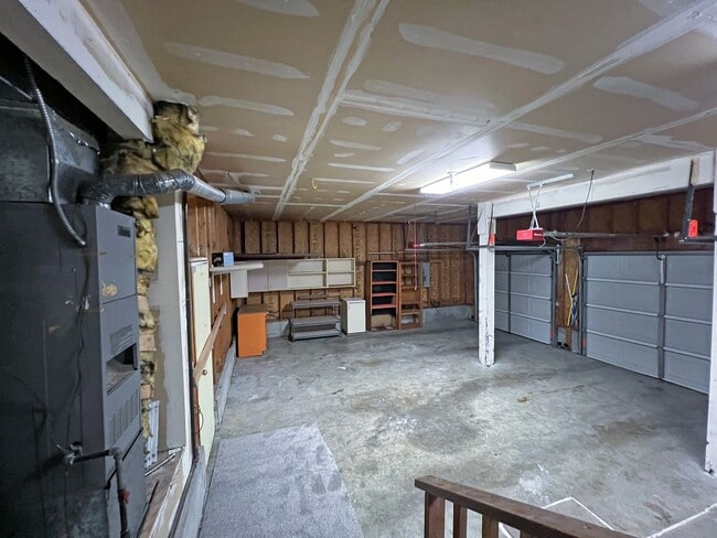 Building Photo - 1507 63rd Ave NE
