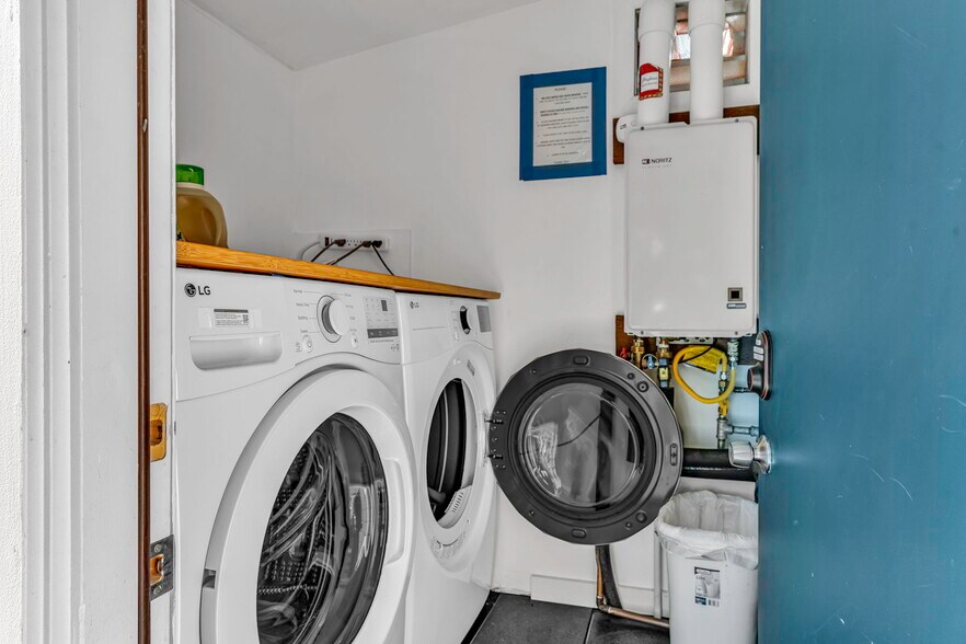 Building Photo - 1423 11th St