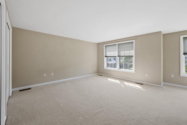 Building Photo - 41 Village Dr