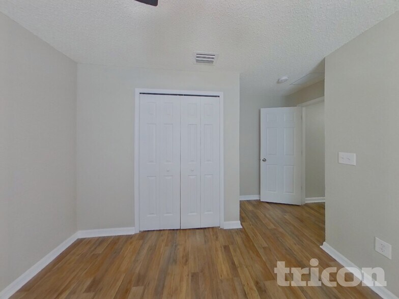 Building Photo - 11749 Lynmoor Dr
