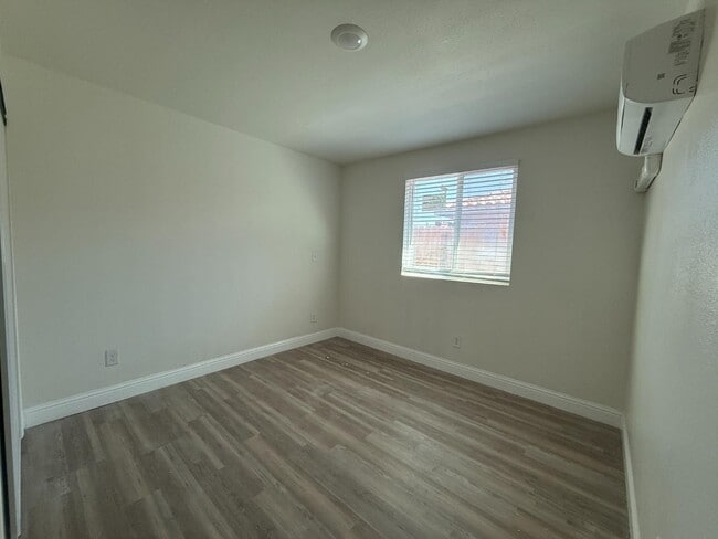 Building Photo - 1593 North Thorne Avenue