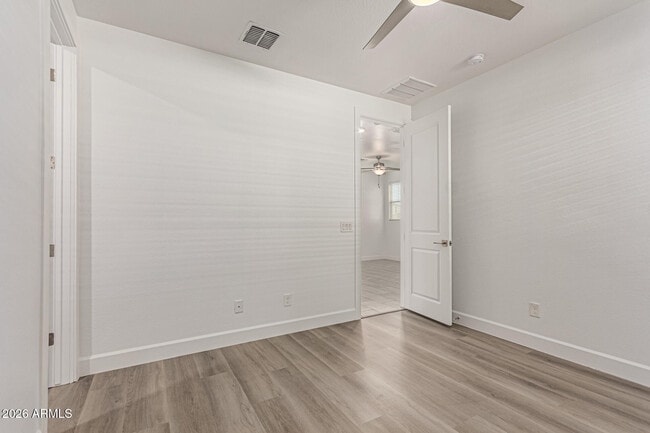 Building Photo - 18455 W Sandlewood Dr