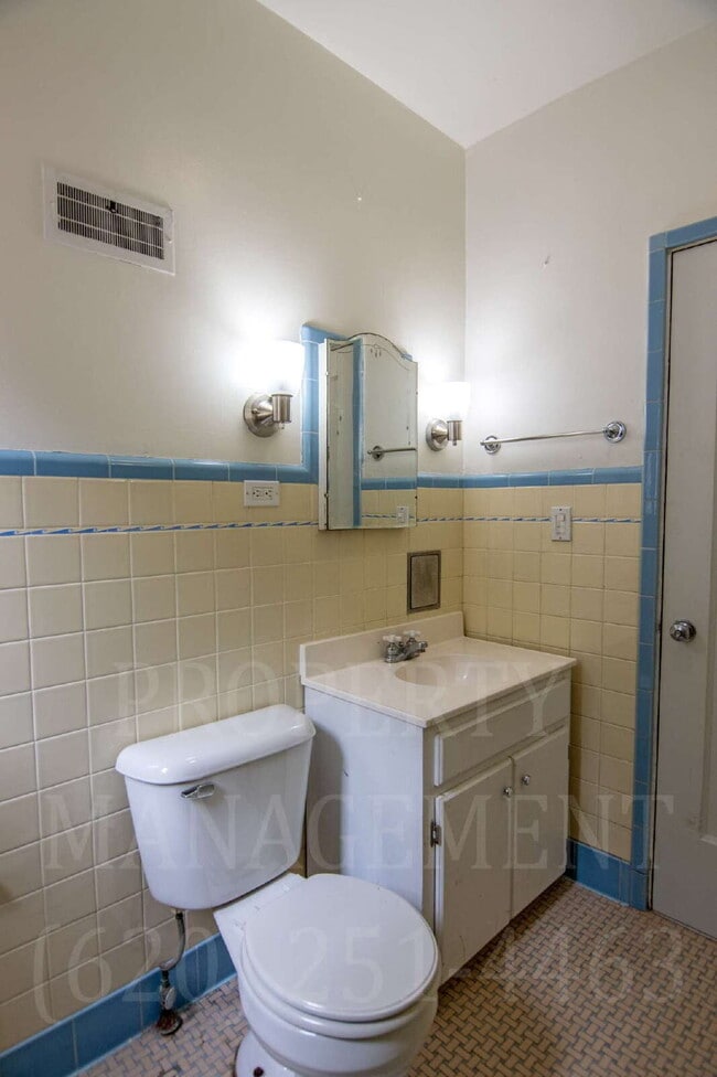 Building Photo - Spacious 4-Bedroom 2-Bathroom Home