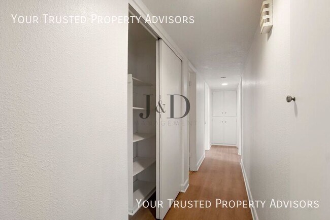 Building Photo - 151 Bonita Pl