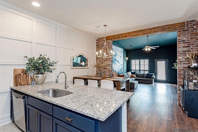 Building Photo - 8110 Stonelake Ave