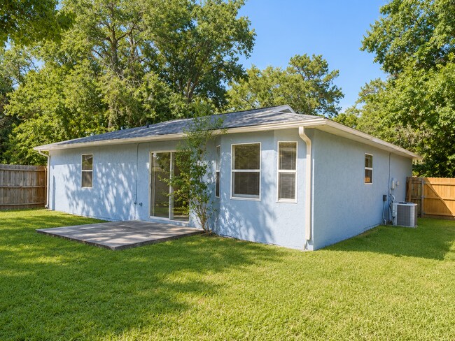 Building Photo - 140 Royal Cir