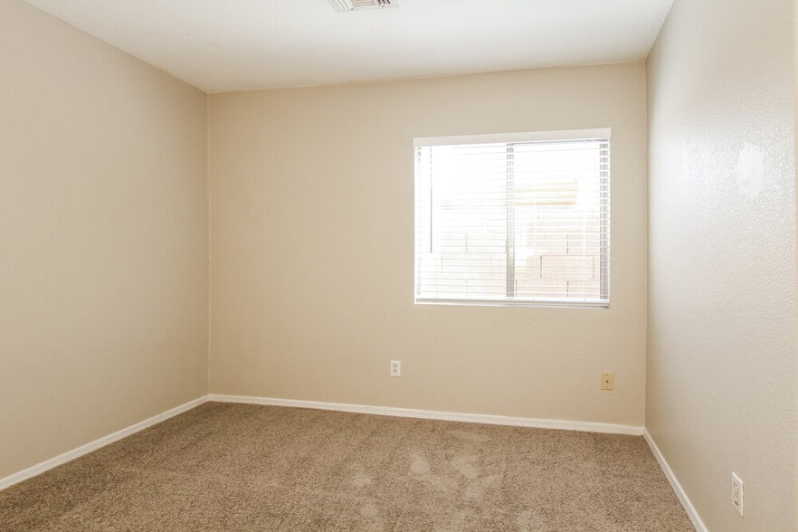 Building Photo - 2627 S 84th Gln