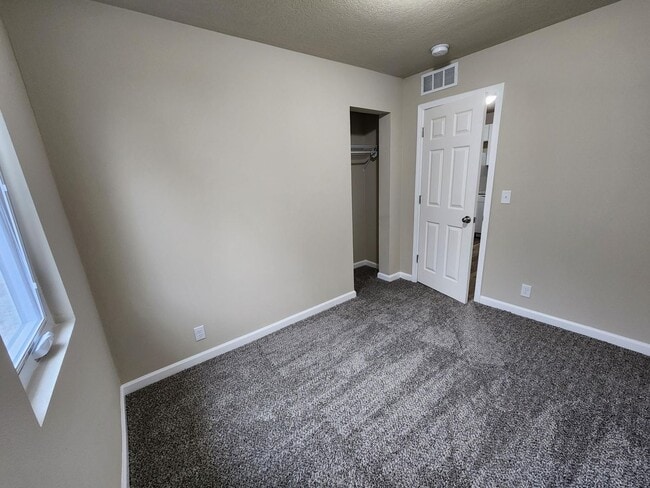 Building Photo - 2 Bedroom 1 Bath Home With 2 Stall Garage