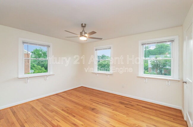Building Photo - 2032 Arlington Ter