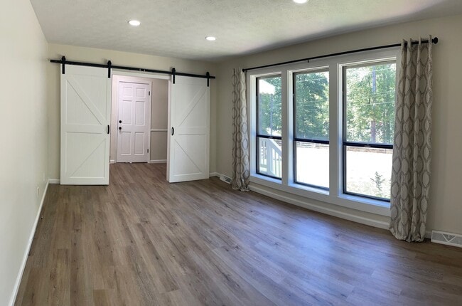Building Photo - 218 Fernleaf Dr
