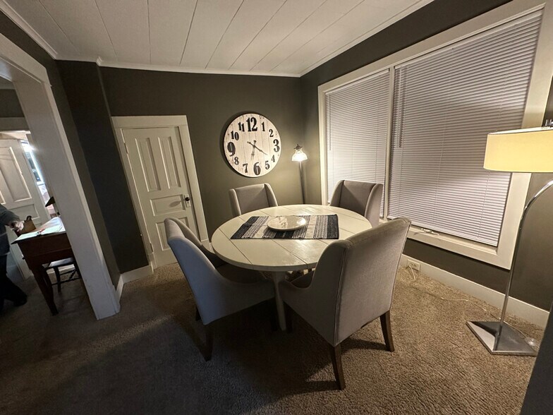 Building Photo - 105 S Park Ave