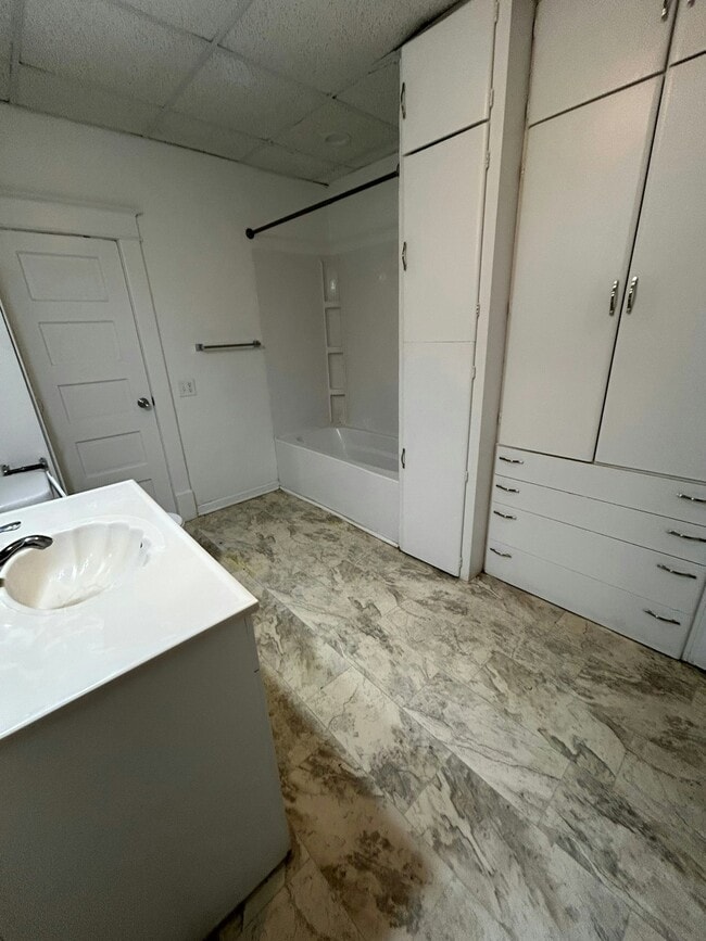 Building Photo - 3715 Center St