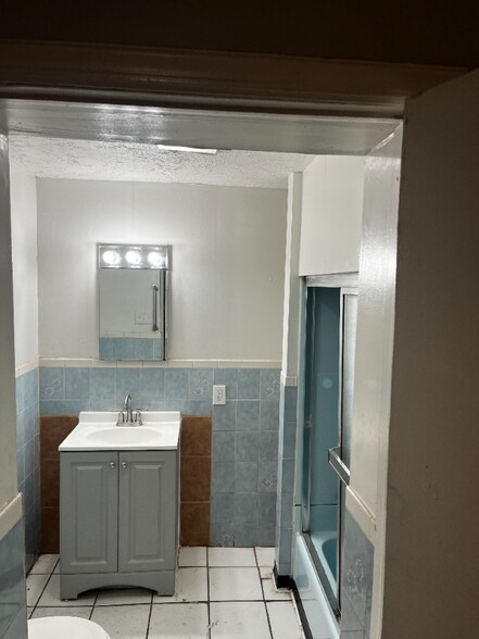 Building Photo - 7138 Race St