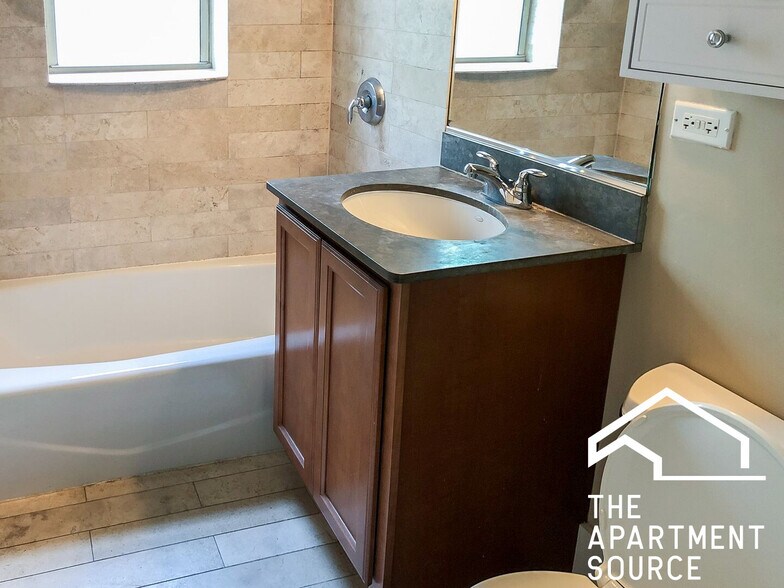 Building Photo - 1849 W Cornelia Ave