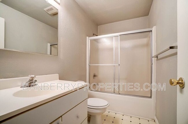 Building Photo - 3733 Willow Run Dr