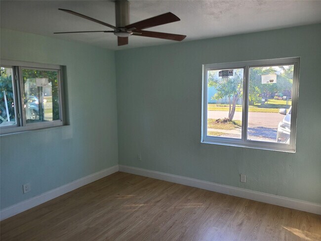 Building Photo - 1910 NW 60th Ave