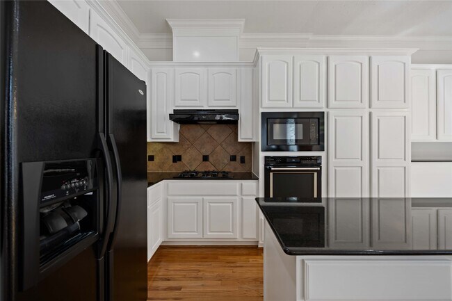 Building Photo - 2827 Briarhurst Park