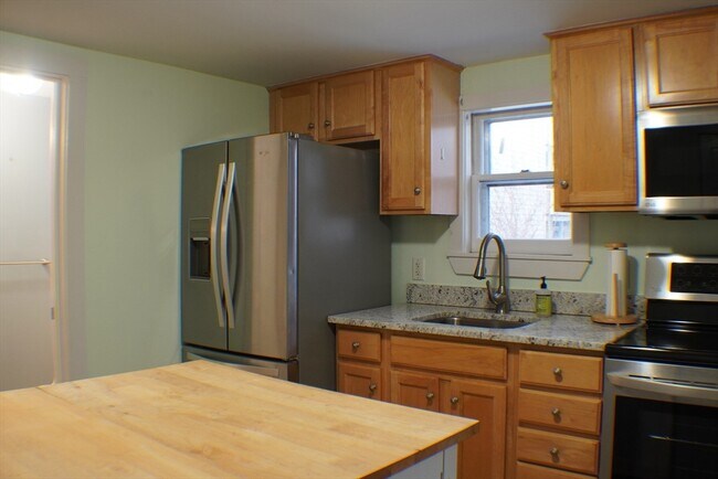 Building Photo - 27 Turner St