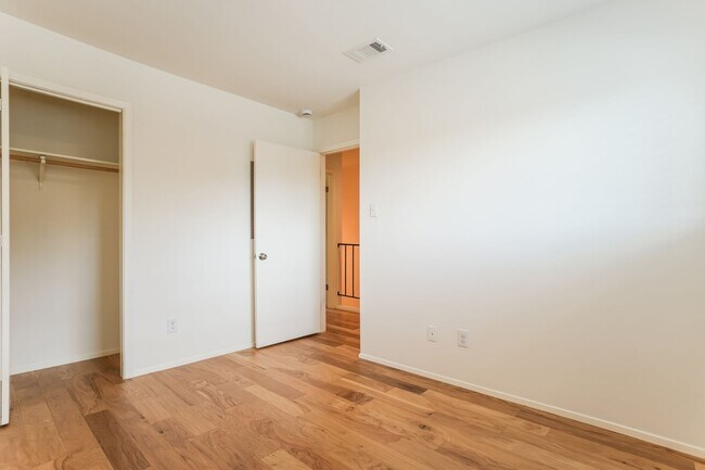 Building Photo - Beautiful 2 bedroom, 2 bathroom condo in Galindo!!!