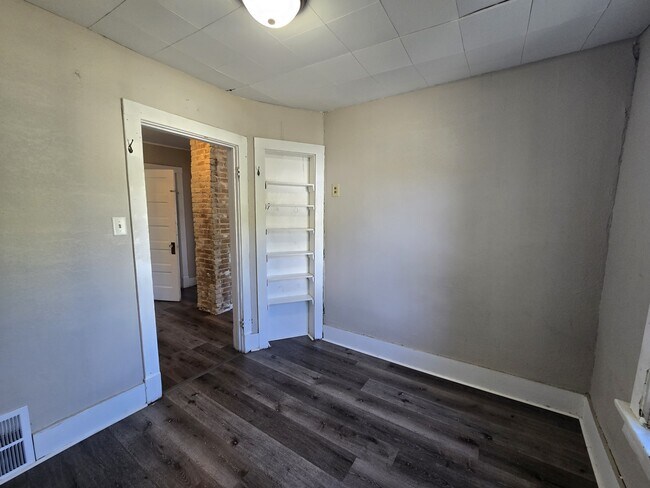 Building Photo - 437 Riehl St