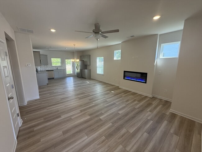 Building Photo - 184 Fair Oak Ln