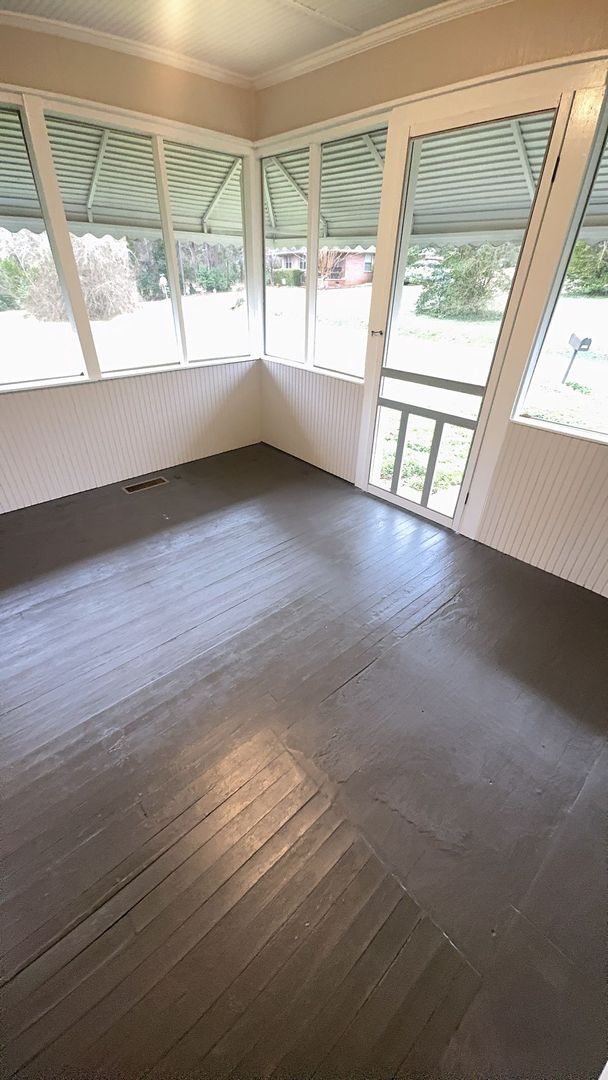 Building Photo - 505 E 5th St