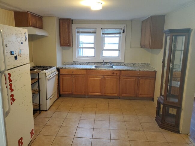 Building Photo - 38 Division St