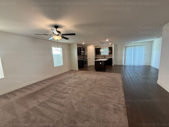 Building Photo - Spacious 4 bedroom/ 3 bathroom home