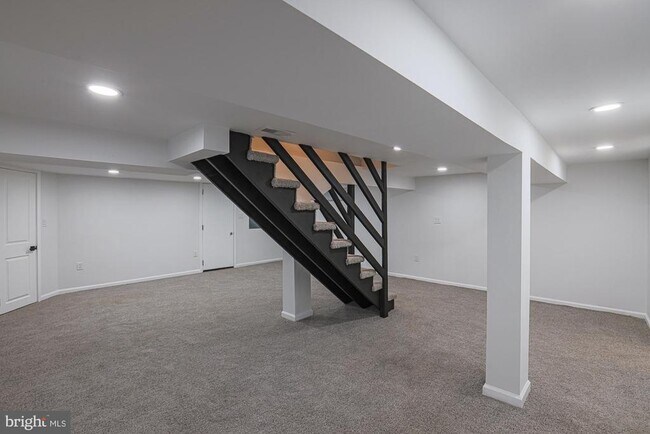 Building Photo - 3803 Cedardale Rd