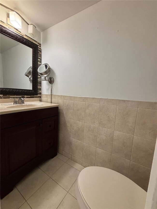 Building Photo - 7323 SW 158th Ave