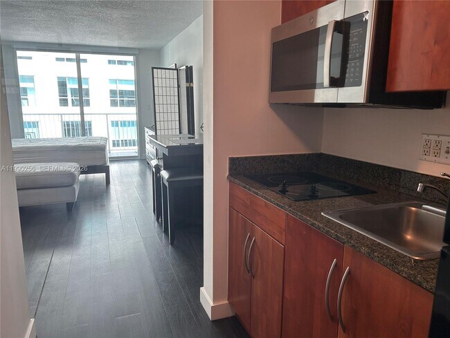 Building Photo - 1200 Brickell Bay Dr