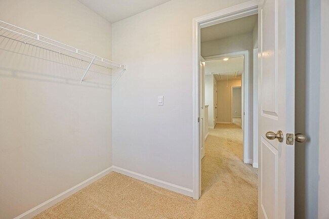 Building Photo - 5438 Thrasher Ln