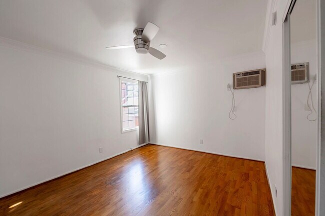 Building Photo - 1008 N Stanley Ave