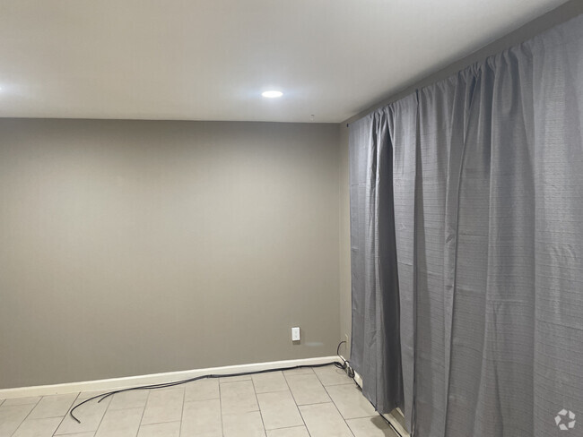 Building Photo - 7654 Bellerive Dr