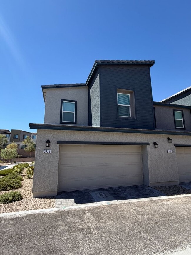 Building Photo - Cozy Townhome in West Henderson