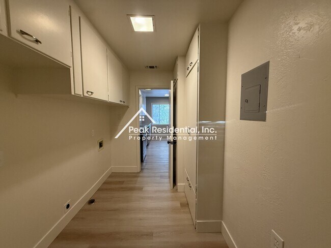 Building Photo - 1280 Grove Ct