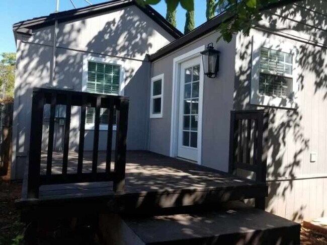 Building Photo - 2 BED 1 BATH HOME IN SHASTA LAKE