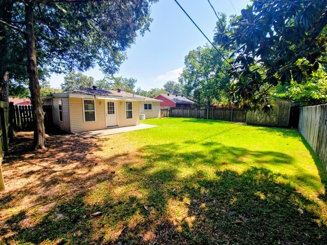 Building Photo - 371 Forest Loop