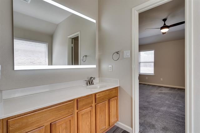 Building Photo - 9604 Palm Valley Dr