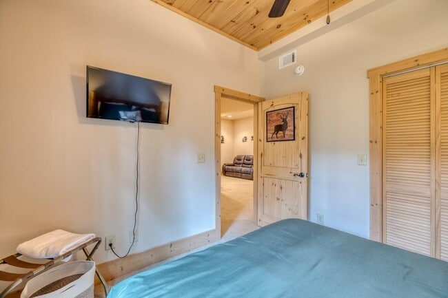 Building Photo - 111 Watkins Farm Rd