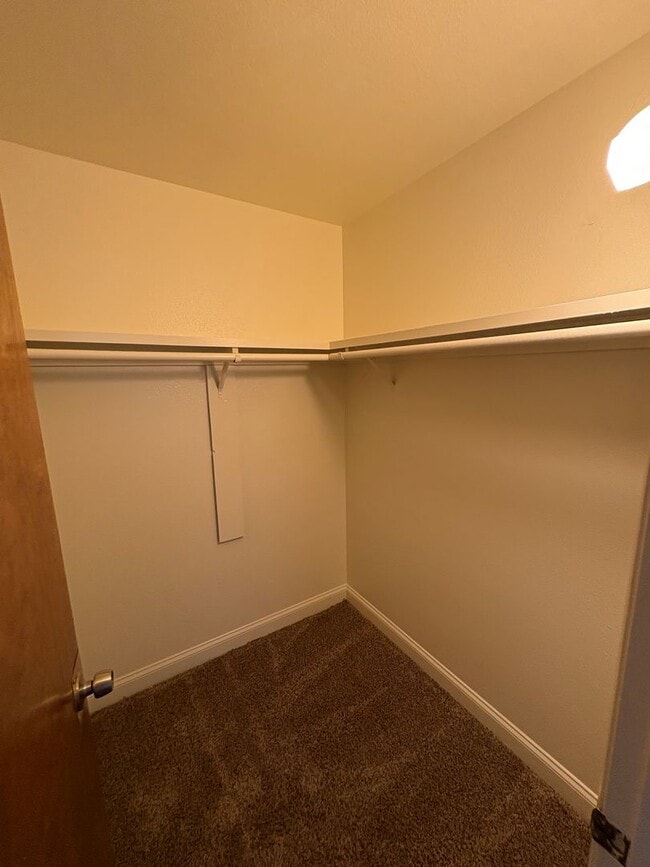 Building Photo - Move in ready apartment available now!