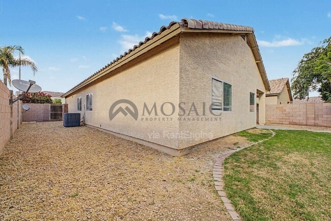 Building Photo - 2441 W Indigo Dr