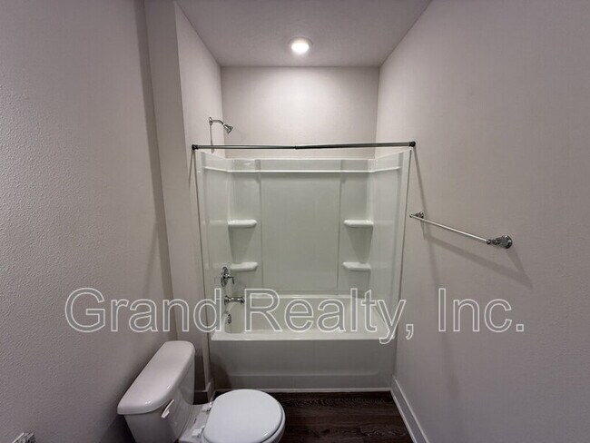 Building Photo - 5749 Danbury Blvd