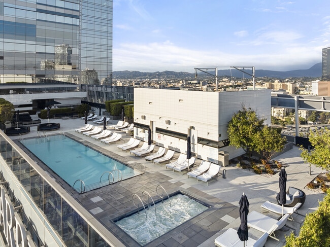 Building Photo - 900 W Olympic Blvd