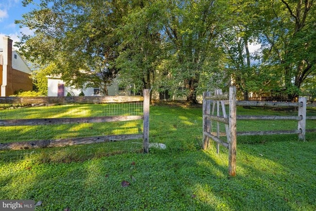 Building Photo - 8208 Gainsborough Ct W